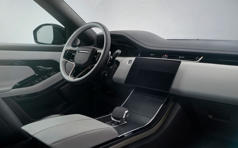 В России начинают продавать рестайлинговый Range Rover Evoque за £11 млн

