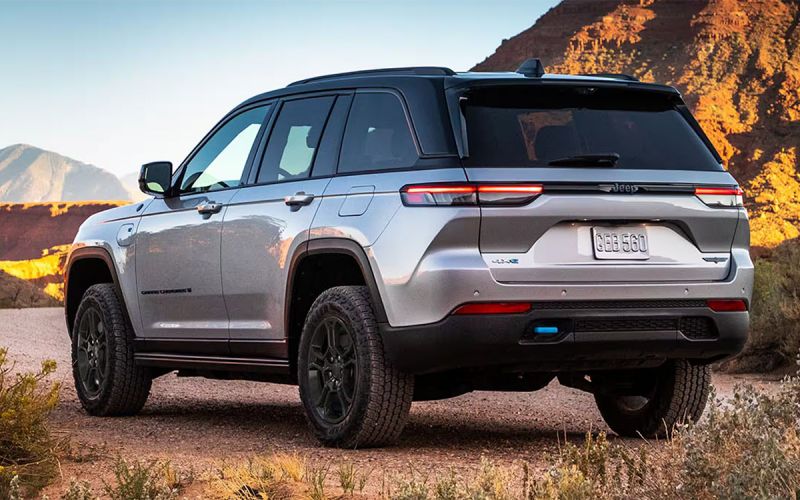 Jeep Grand Cherokee начинает параллельные импортные продажи в России