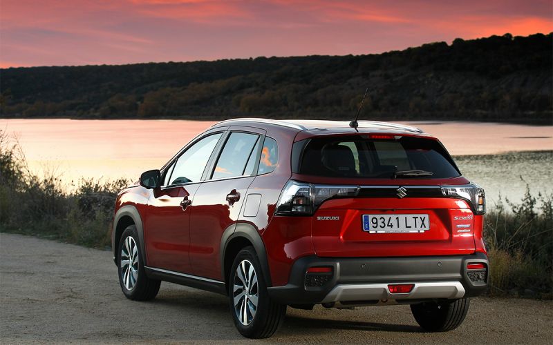 Новый Suzuki SX4 поступает в Россию методом параллельного импорта: фото и цены