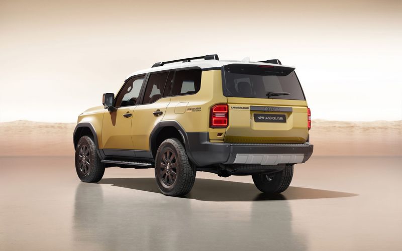 Новый Toyota Land Cruiser Prado привезли в Россию: подробности и цены