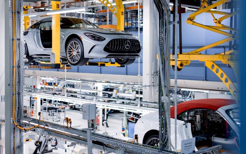 Падение прибыли и продаж: что ждет западный автопром