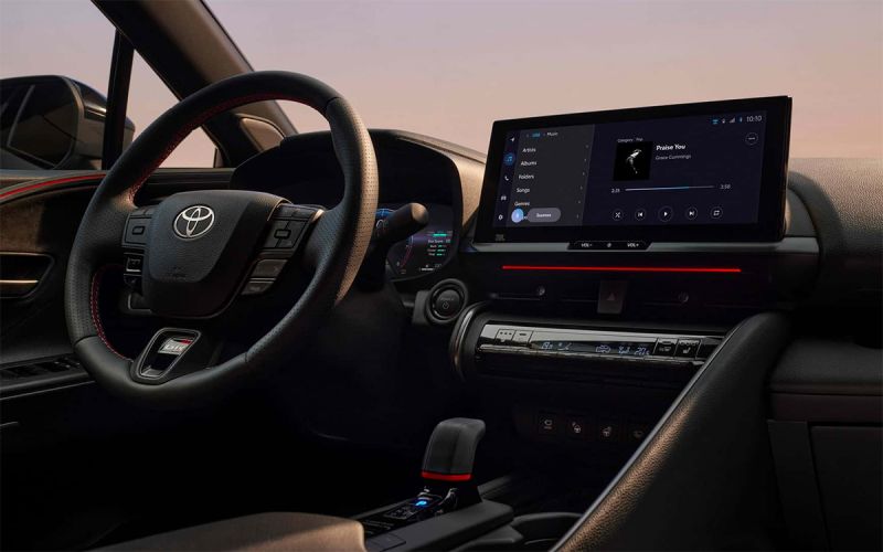 Дилер привозит в Россию Toyota C-HR нового поколения. Подробности и цены