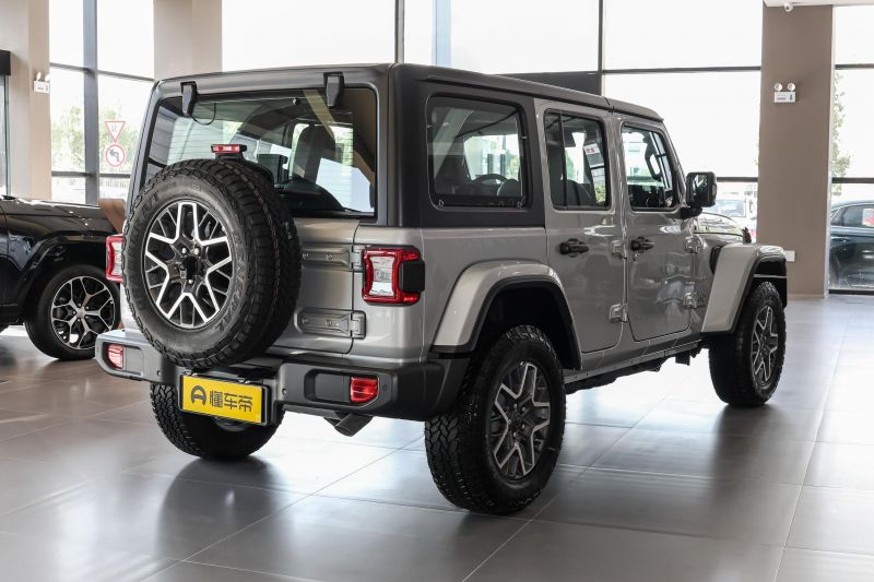 Дилеры привозят в страну новый гибридный Jeep Wrangler. Подробности и цены