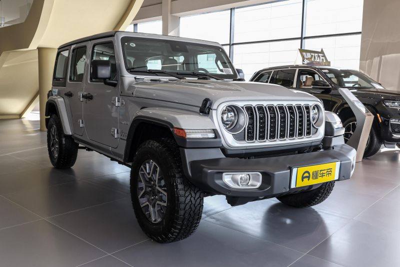 Дилеры привозят в страну новый гибридный Jeep Wrangler. Подробности и цены