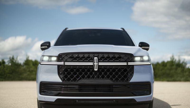 Lincoln представляет новый внедорожник Navigator. Фотографии и характеристики