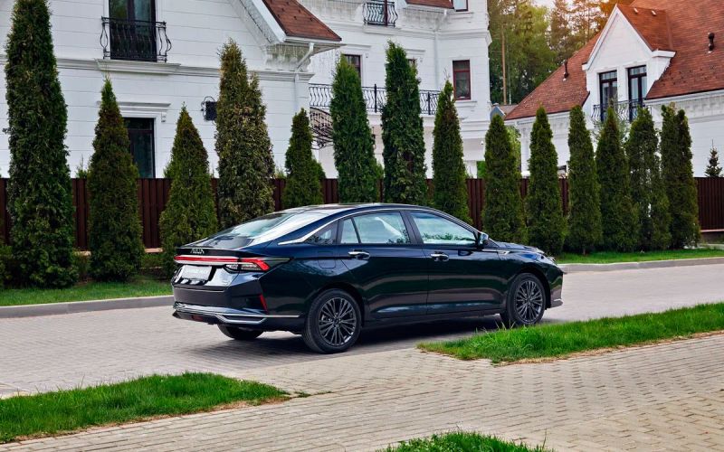 Новый Geely Preface и его конкуренты в России: характеристики и цены