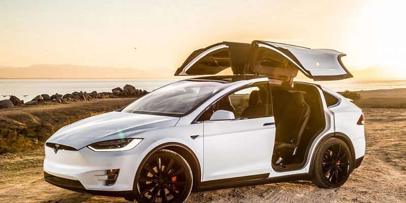 Tesla отзовет более 9 тыс. кроссоверов Model X из-за проблем с обшивкой