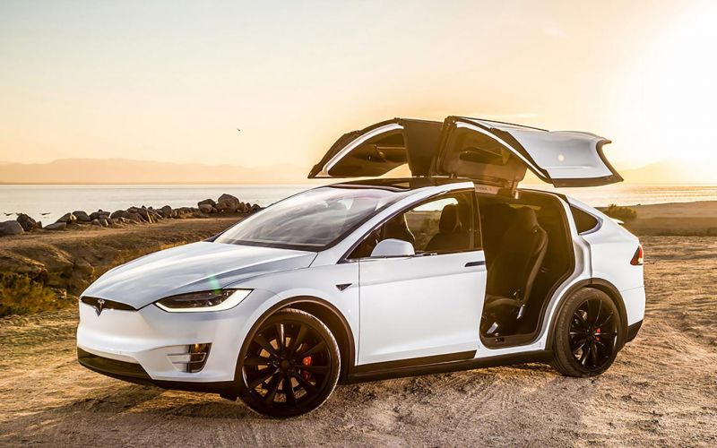 Tesla отзовет более 9000 кроссоверов Model X из-за проблем с корпусом