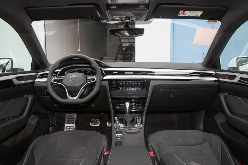 Новый Volkswagen Passat CC начал продажи в России. Подробности и цены