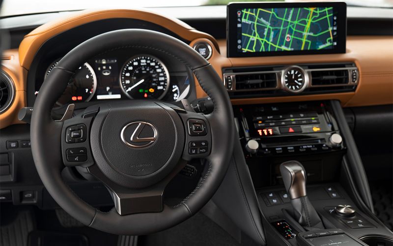 В России начинают продавать рестайлинговый Lexus IS за £5,4 млн