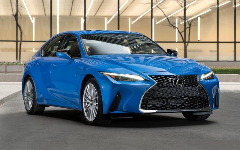 В России начинают продавать рестайлинговый Lexus IS за £5,4 млн