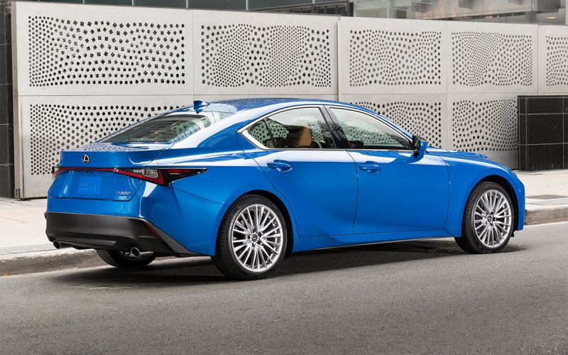 В России начинают продавать рестайлинговый Lexus IS за £5,4 млн