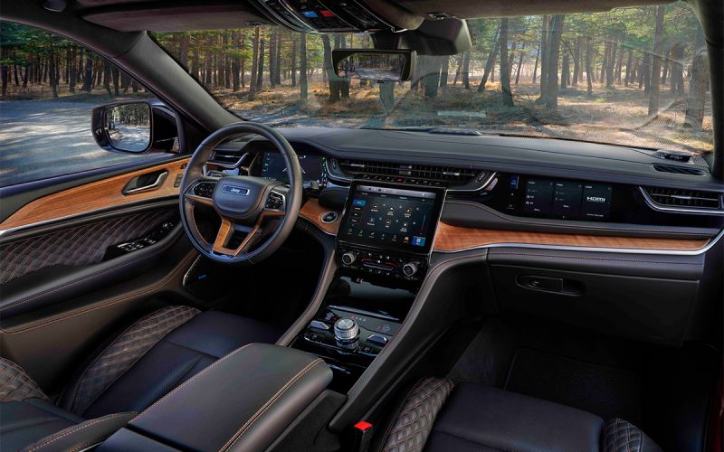 Дилер привозит в Россию гибридный Jeep Grand Cherokee. Подробности и цены