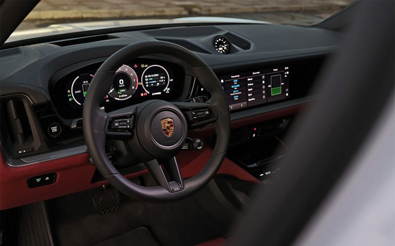 Дилер привез в Россию гибридное купе Porsche Cayenne. Подробности и цены