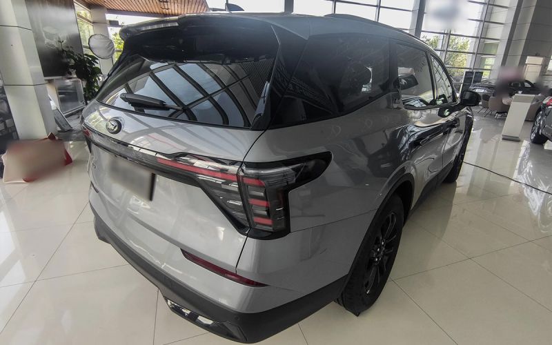 Дилеры привезли в Россию новый кроссовер Ford Edge: подробности и цены