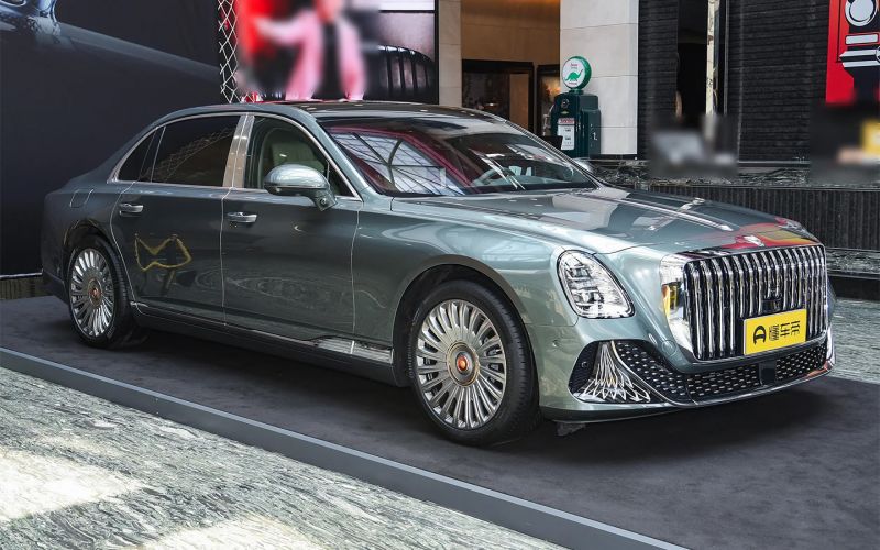 Первый роскошный седан L1 компании Hongqi представлен на Всемирном экономическом форуме