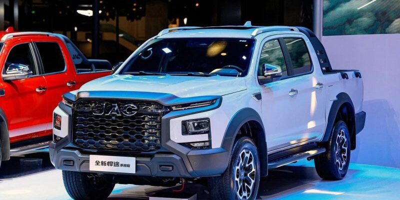 JAC показал обновленный пикап T9. Он продается в России