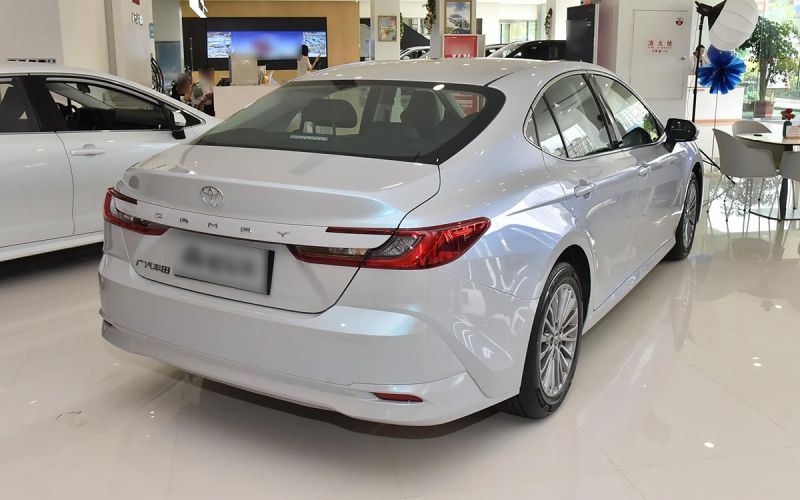Новая Toyota Camry разбилась во время краш-теста. Что от нее осталось