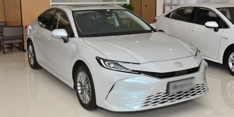 Новую Toyota Camry разбили в краш-тесте. Что от нее осталось