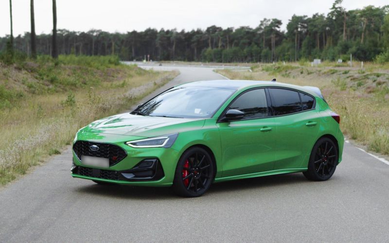 Российский дилер привозит новый Ford Focus ST. Фотографии и цены