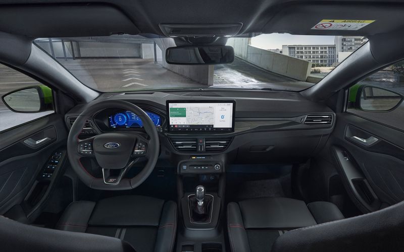 Российский дилер привозит новый Ford Focus ST. Фотографии и цены