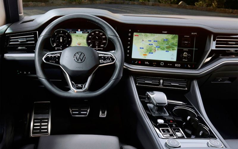 Рестайлинговый Volkswagen Touareg начал продажи в России фотографии и цены
