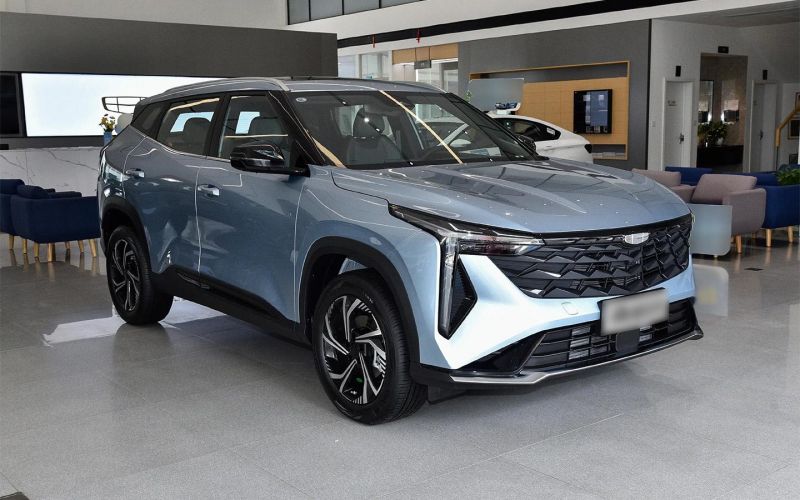 Новый крутой кроссовер Atlas от Geely пойман в России накануне официального дебюта