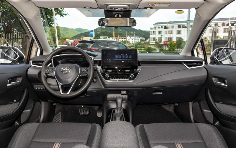 В Россию привозят новый дешевый седан Toyota. Фотографии, подробности и цены