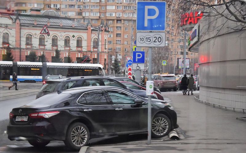 Как платная парковка будет работать в Москве в ноябрьские праздники