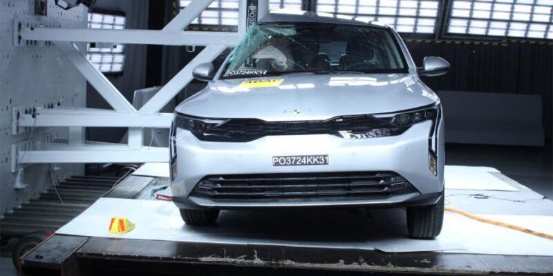 Корейский седан Kia K3 разбили в краш-тесте. Он продается в России