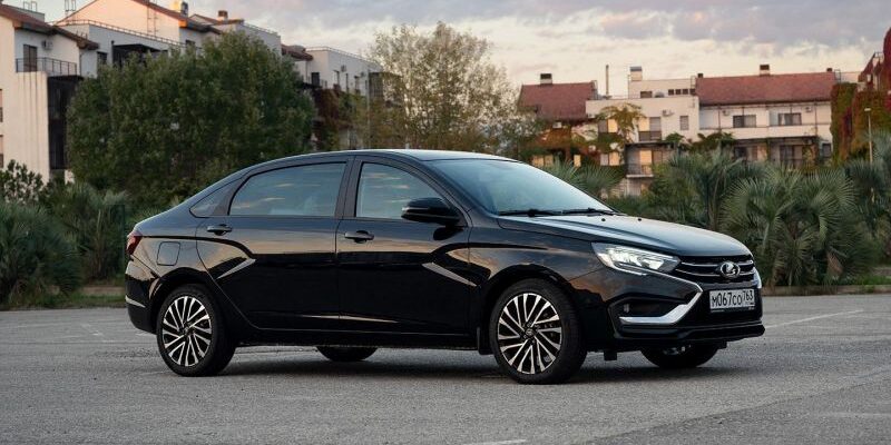 Названы комплектации Lada Aura. Климат-контроль появится, но позже