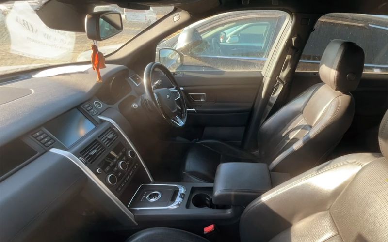 В Иркутске нашли угнанный в Великобритании Land Rover. Он появился в ГИБДД
