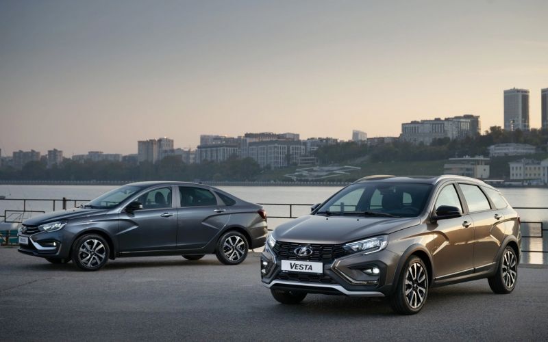 Путина и первый автомобиль Рольфа Lada Halo лишили прав номерных знаков: итоги