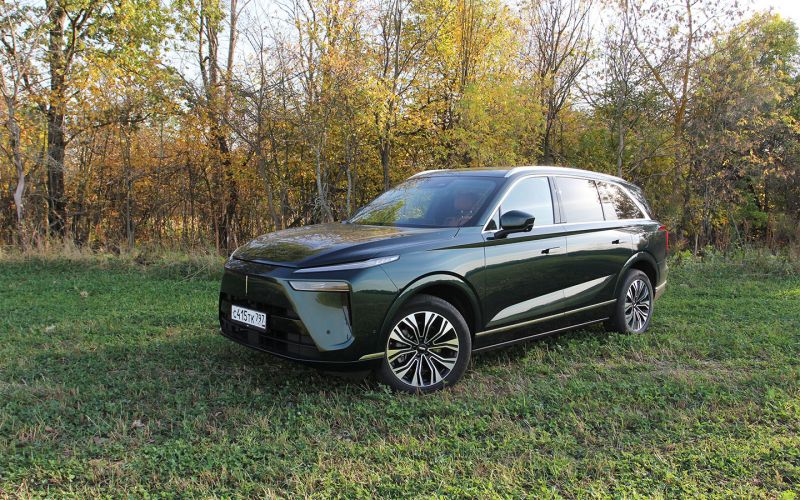 Путина и первый автомобиль Рольфа Lada Halo лишили прав номерных знаков: итоги