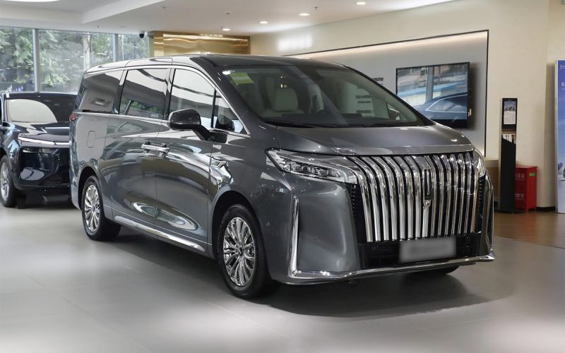 Путина и первый автомобиль Рольфа Lada Halo лишили прав номерных знаков: итоги