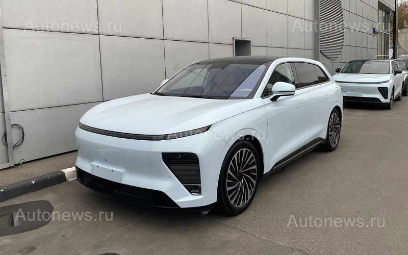 Путина и первый автомобиль Рольфа Lada Halo лишили прав номерных знаков: итоги