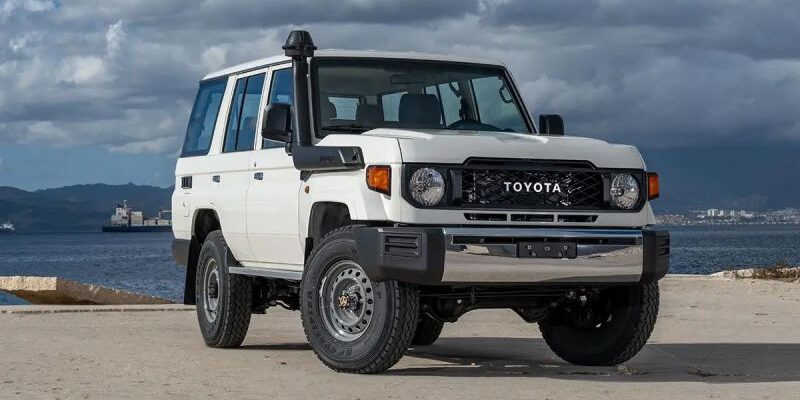 В Россию прибыл необычный Toyota Land Cruiser со шноркелем и раздаткой