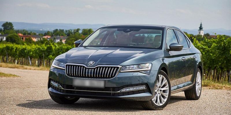В Россию прибыл Skoda Superb третьего поколения. Он подорожал вдвое