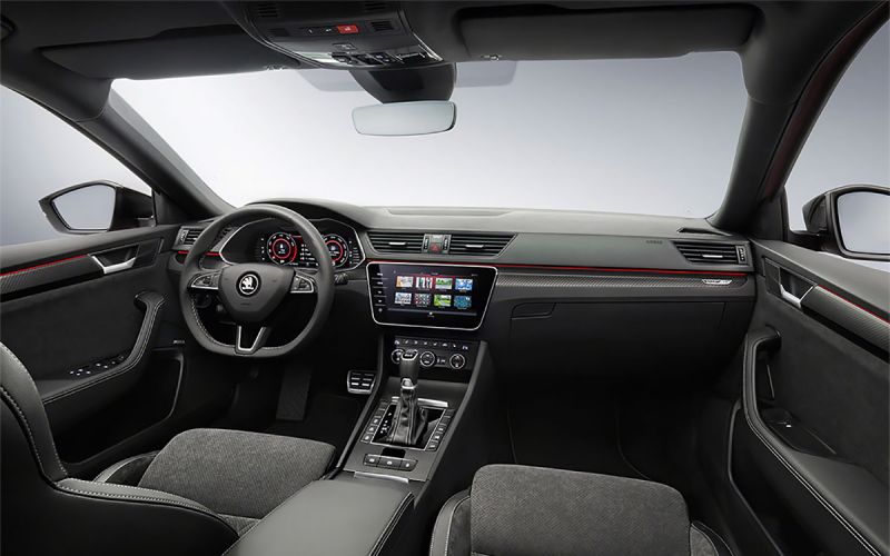 В Россию прибыло Skoda Superb третьего поколения. Цена увеличена вдвое
