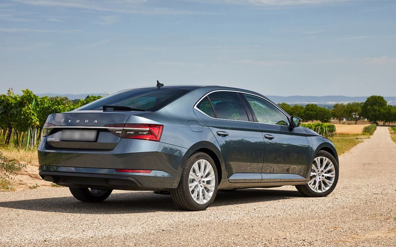 В Россию прибыло Skoda Superb третьего поколения. Цена увеличена вдвое