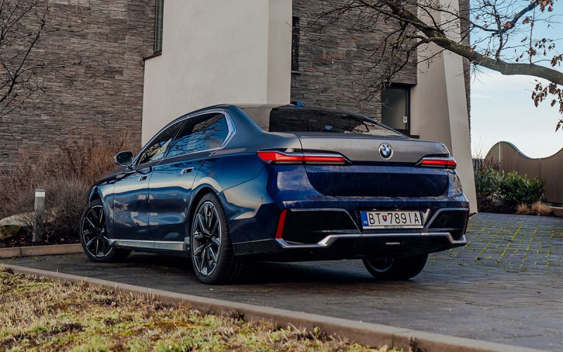 Сколько стоит владение седаном BMW 7 серии премиум-класса

