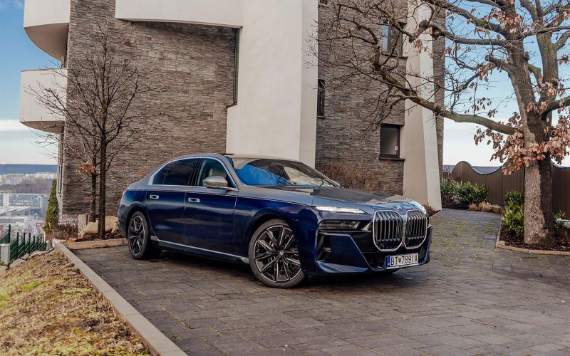 Сколько стоит владение седаном BMW 7 серии премиум-класса

