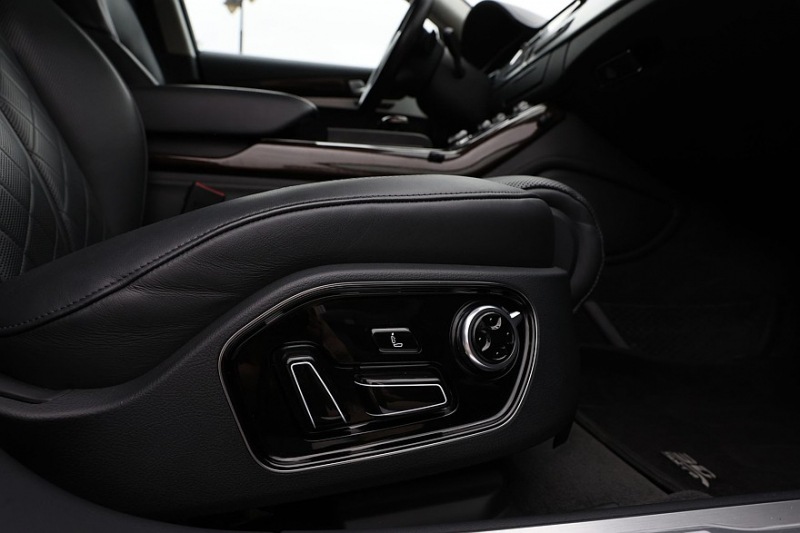 Audi A8 III (D4/4H) пробег: лобовое стекло 500 000, фара 800, светодиодная фара 15 руб