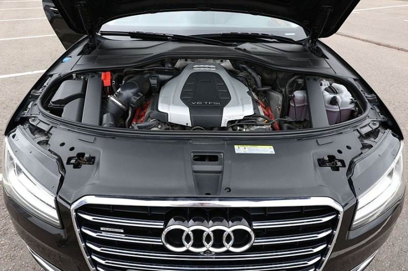 Audi A8 III (D4/4H) пробег: лобовое стекло 500 000, фара 800, светодиодная фара 15 руб