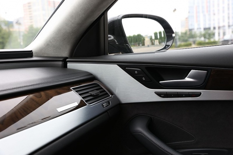 Audi A8 III (D4/4H) пробег: лобовое стекло 500 000, фара 800, светодиодная фара 15 руб