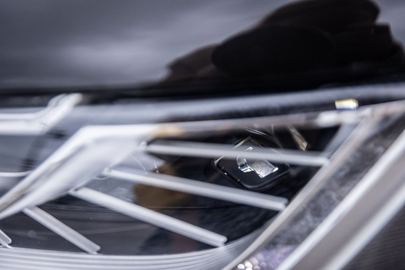 Audi A8 III (D4/4H) пробег: лобовое стекло 500 000, фара 800, светодиодная фара 15 руб