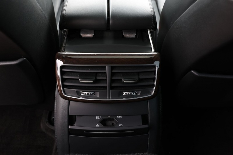Audi A8 III (D4/4H) пробег: лобовое стекло 500 000, фара 800, светодиодная фара 15 руб