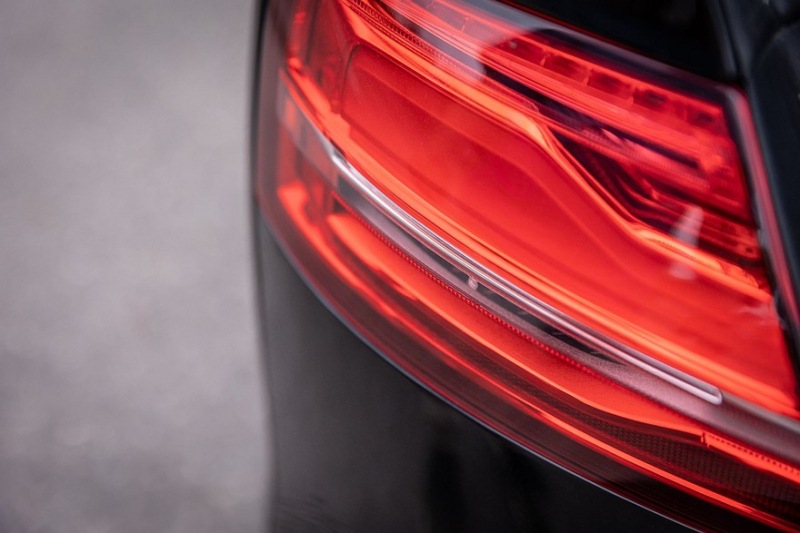 Audi A8 III (D4/4H) пробег: лобовое стекло 500 000, фара 800, светодиодная фара 15 руб