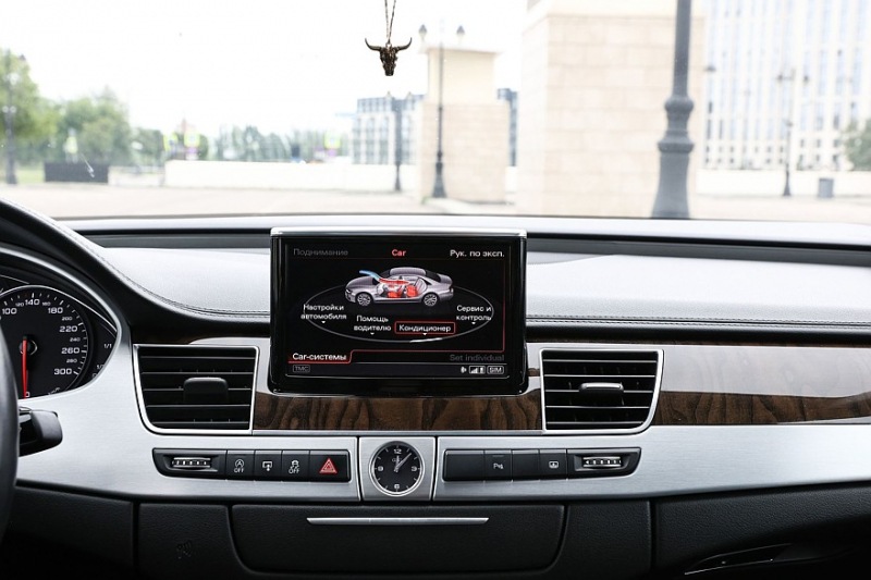 Audi A8 III (D4/4H) пробег: лобовое стекло 500 000, фара 800, светодиодная фара 15 руб