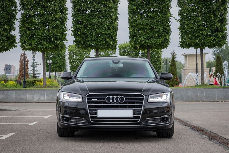 Audi A8 III (D4/4H) пробег: лобовое стекло 500 000, фара 800, светодиодная фара 15 руб